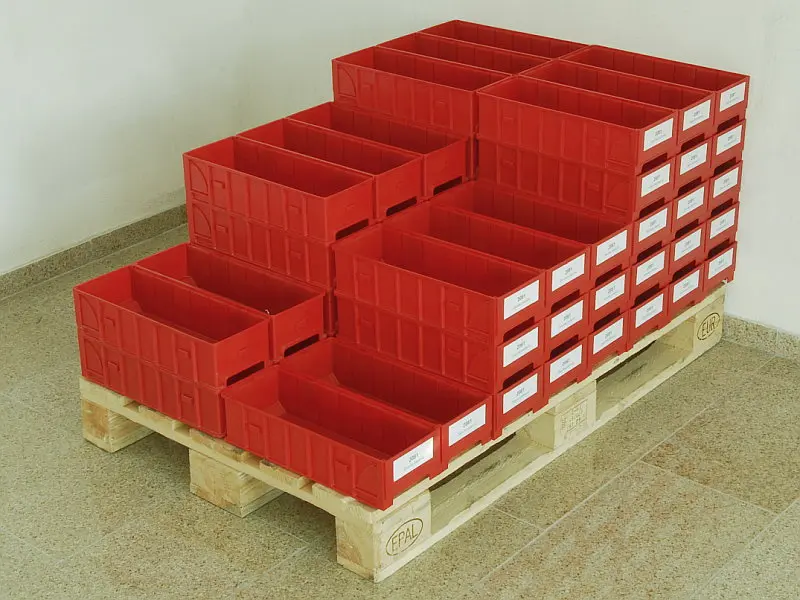 Zásuvka paletová 400x150x100mm červená